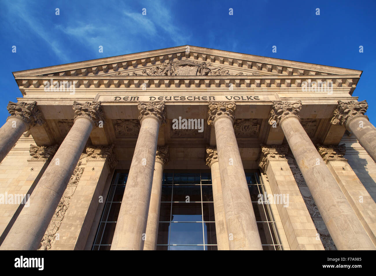 Portal des Reichstagsgebäudes in Berlin, Deutschland. Stockfoto