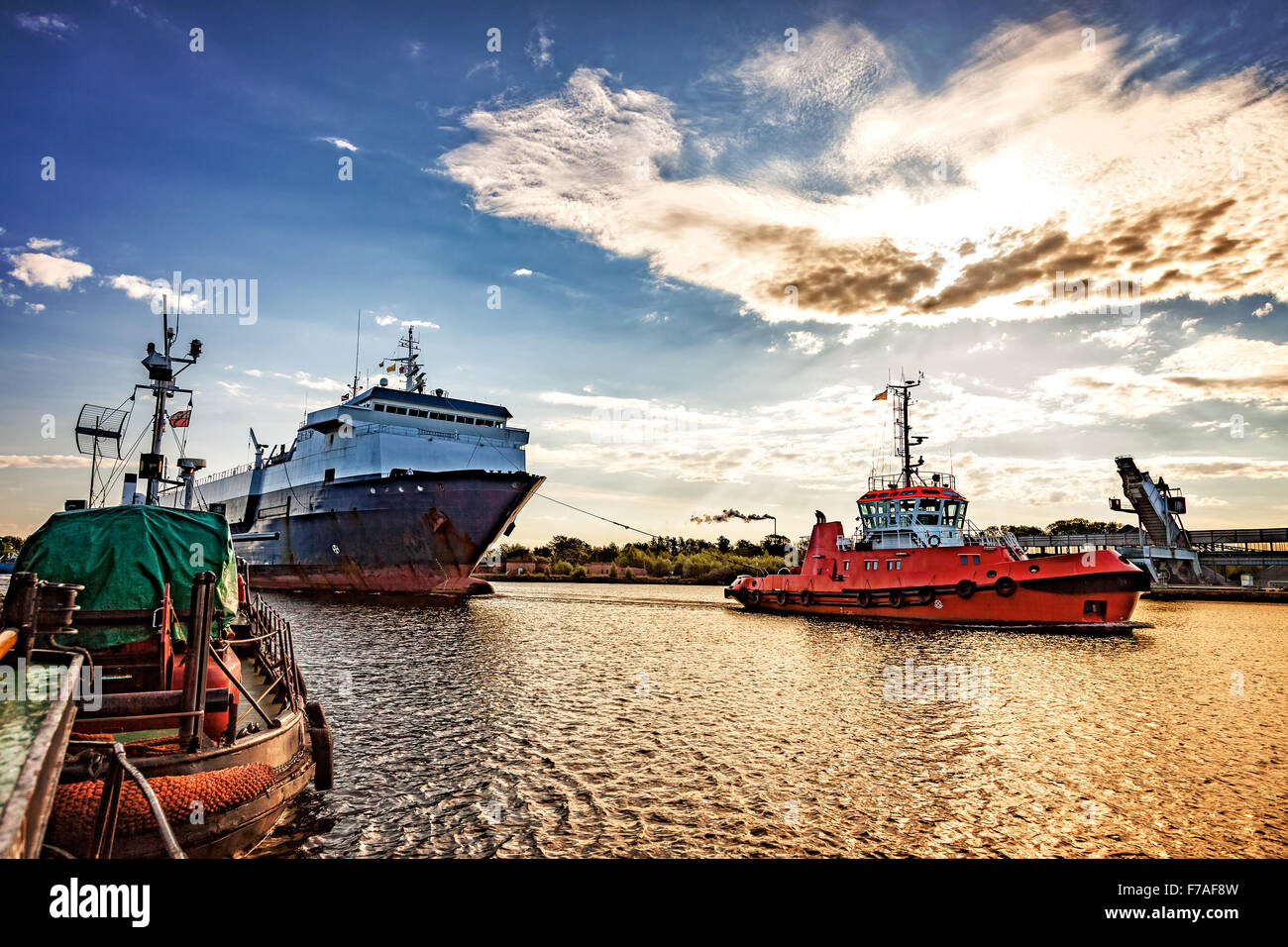 RoRo-Schiff betreten zum Hafen von Danzig, Polen. Stockfoto