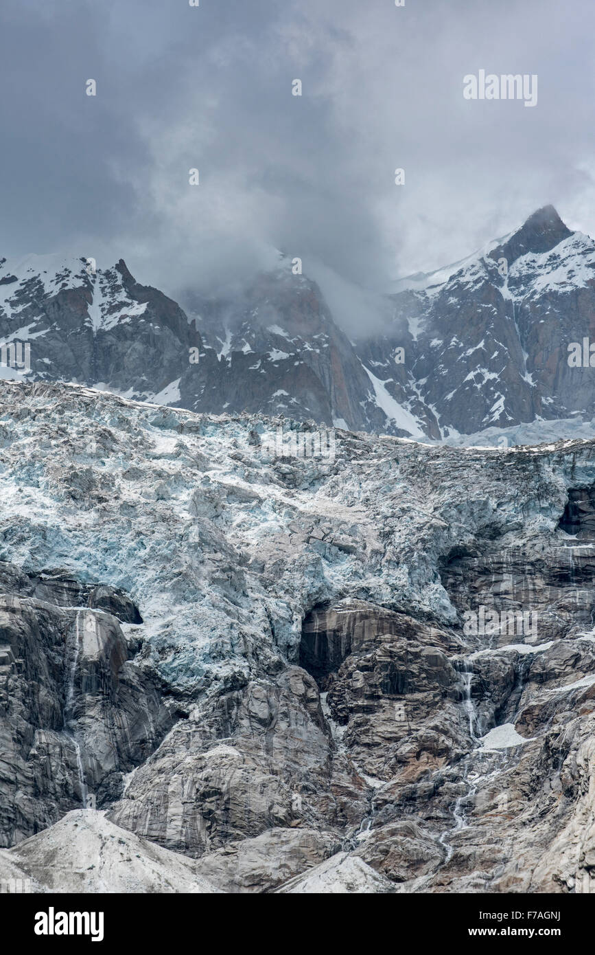 Rückzug der Gletscher des Mont Blanc Massivs gesehen aus dem Val Veny Tal, Graian Alpen, Italien Stockfoto