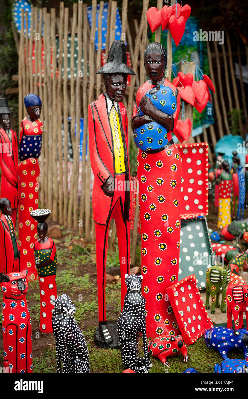 Traditionelle afrikanische Kunst und Kunsthandwerk im Verkauf bei der Hillcrest Bauernmarkt, in der Nähe von Durban in Südafrika. Stockfoto