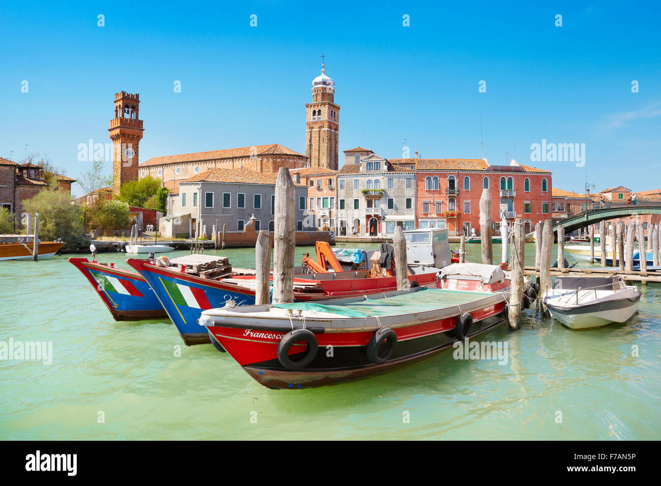 Boote auf dem Kanal, Insel Murano, Italien Stockfoto