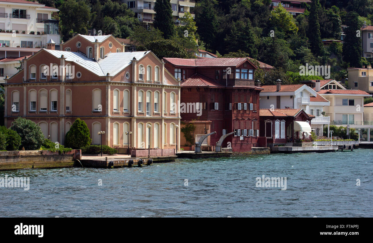 Istanbul-Gebäude am Wasser Stockfoto
