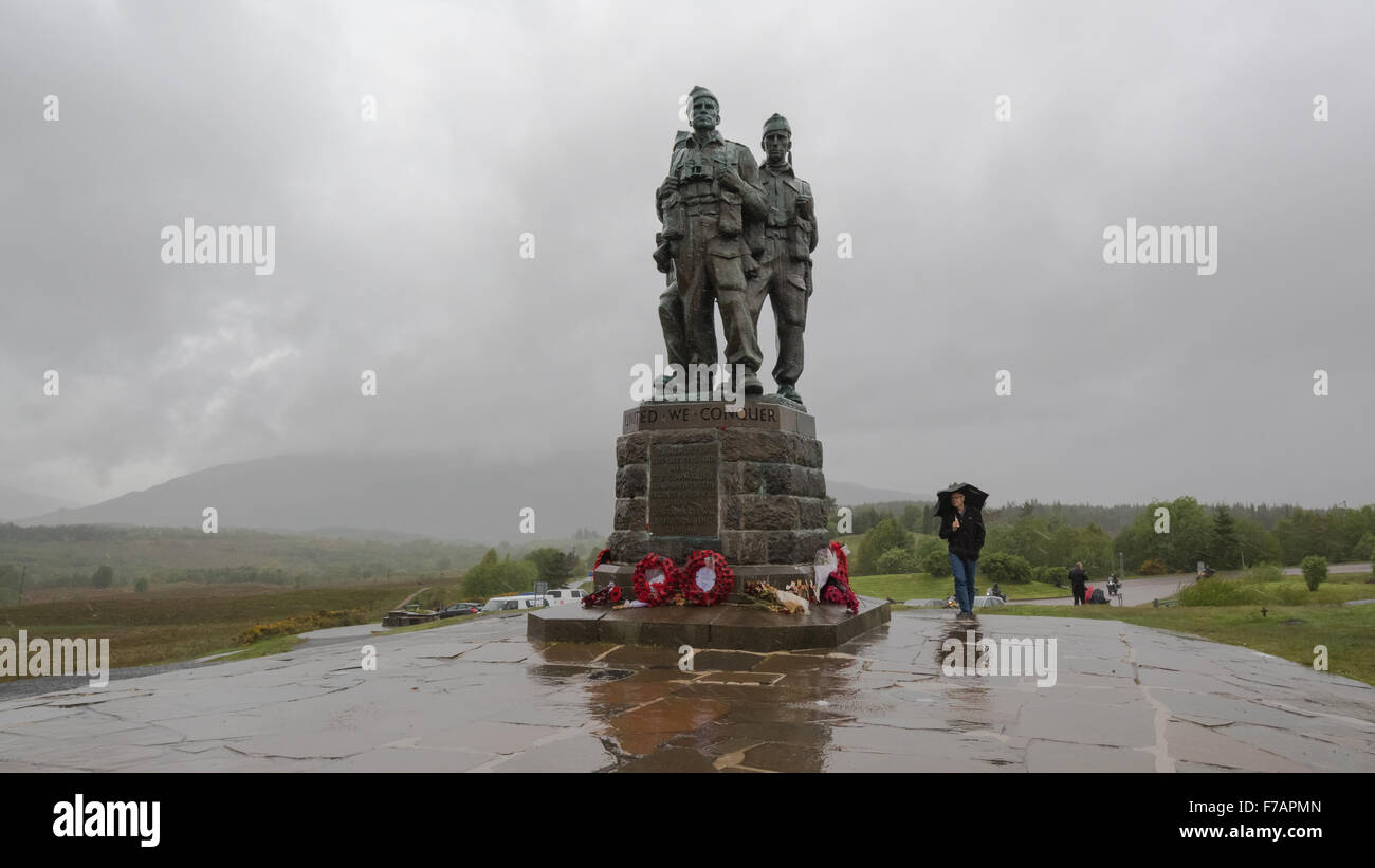 Besuch der Commando-Gedenkstätte im Regen - Spean Bridge, Fort William, Schottland, Vereinigtes Königreich Stockfoto