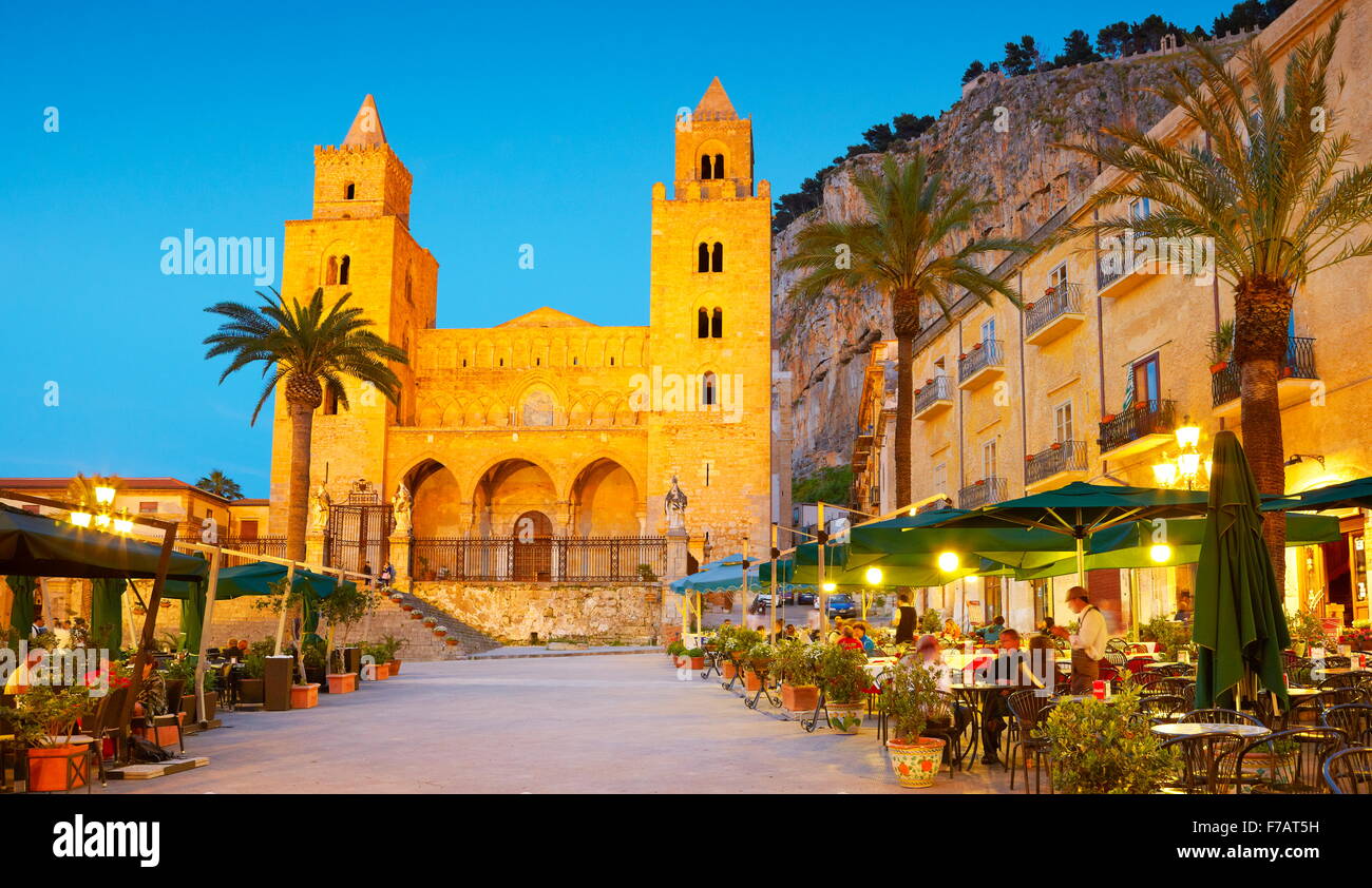 Cefalu Kathedrale am Abendzeit, Cefalu, alte Stadt, Sizilien, Italien Stockfoto