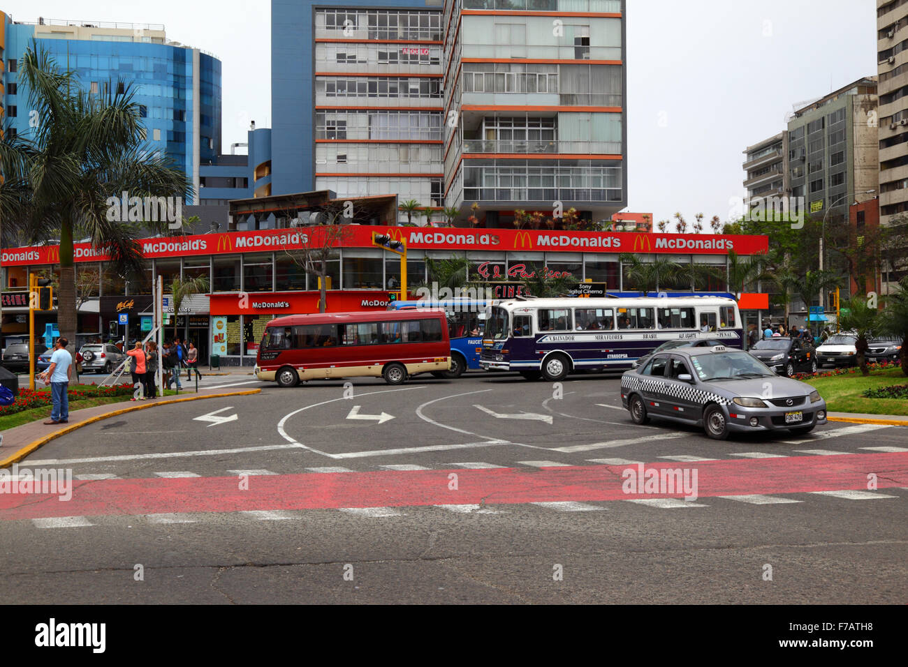 McDonald's-Fastfood-Restaurant auf Ovalo Jose Pardo, Miraflores, Lima, Peru Stockfoto