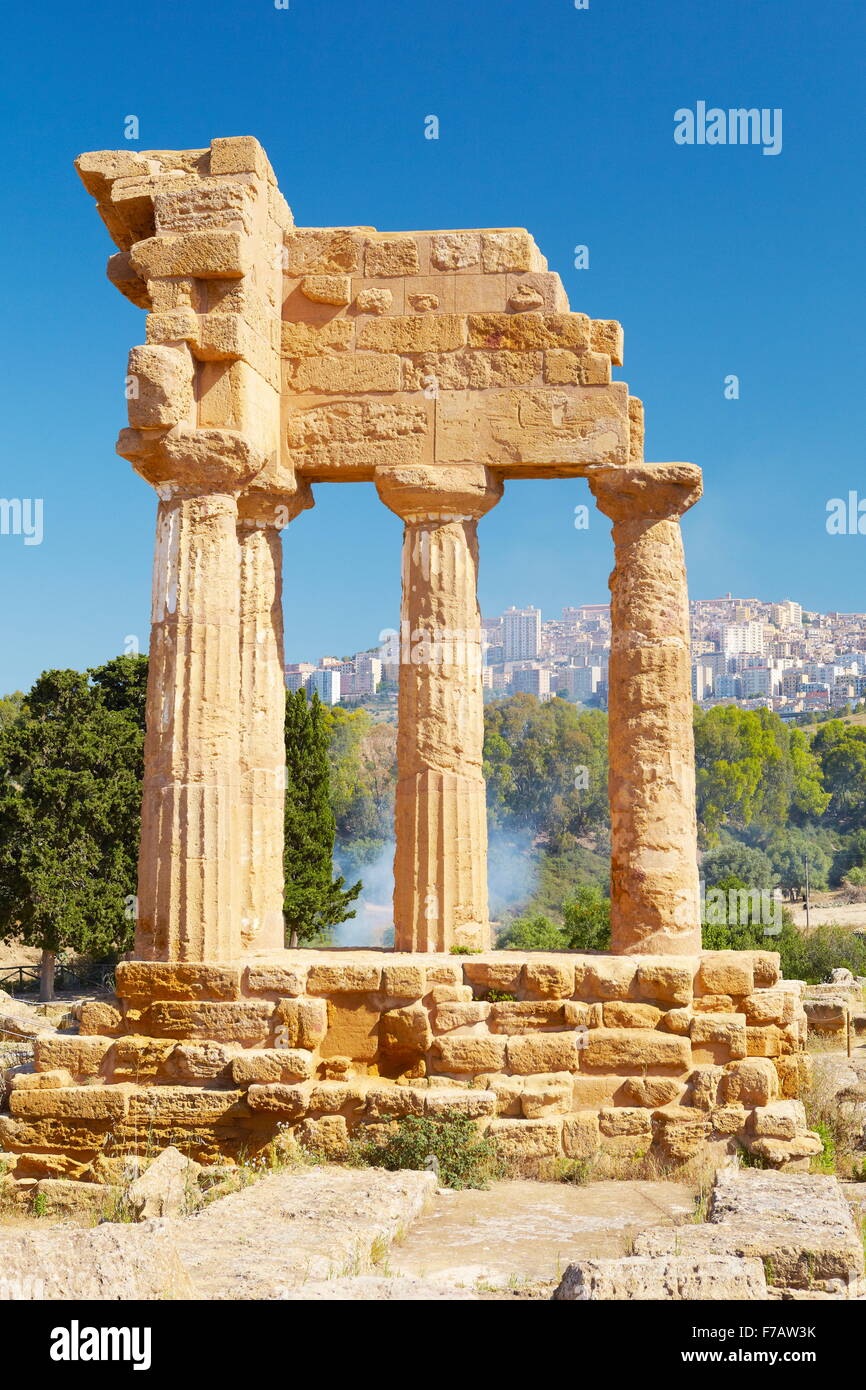 Agrigento, Tempel des Castor und Pollux (Dioskuren Tempel), Tal der Tempel (Valle dei Templi), Sizilien, Italien Stockfoto