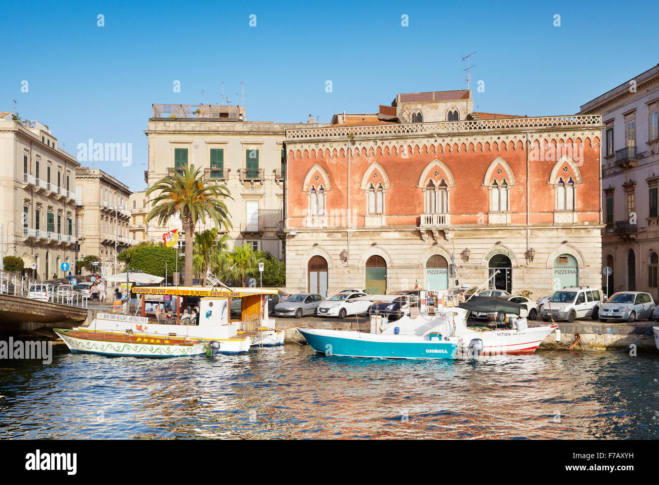 Der Hafen von Ortigia Insel, UNESCO Syrakus, Sizilien, Italien Stockfoto