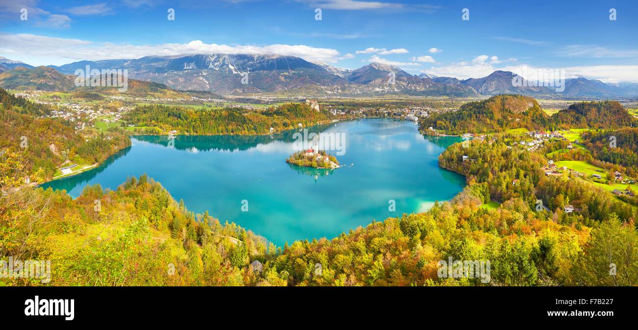 Panoramablick auf Herbst See Bled, Julische Alpen, Slowenien Stockfoto