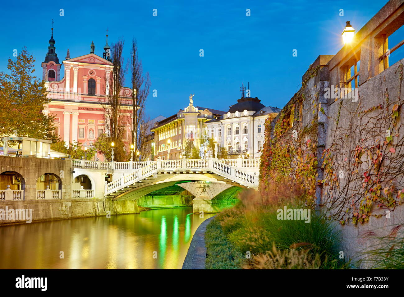 Ljubljana, Blick auf Brücke und der Franziskaner Kirche, Slowenien Stockfoto