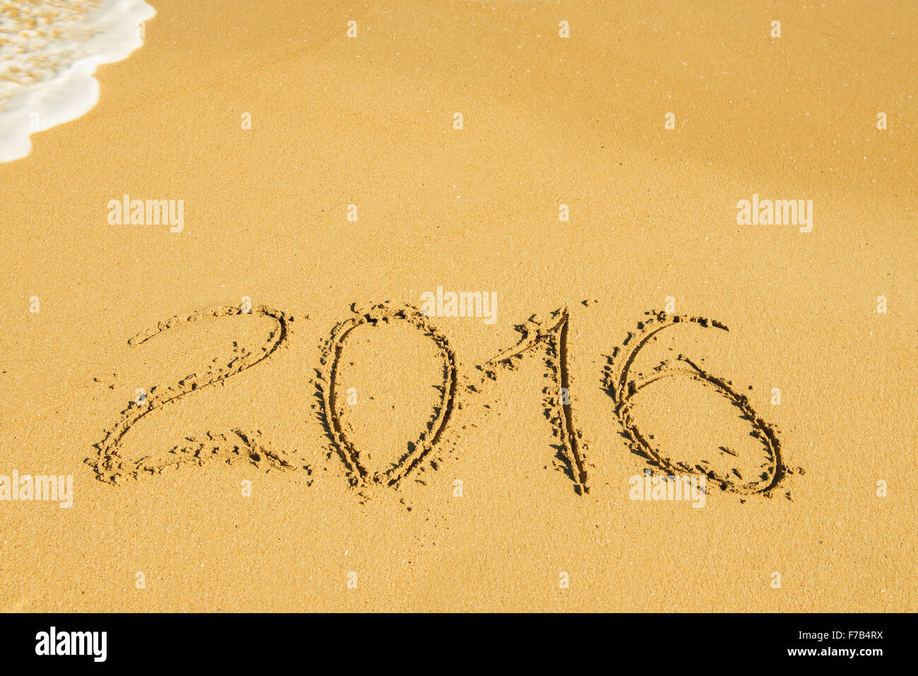 Ziffern 2016 am Sand Strand - Konzept von Neujahr und Weitergabe der Zeit Stockfoto