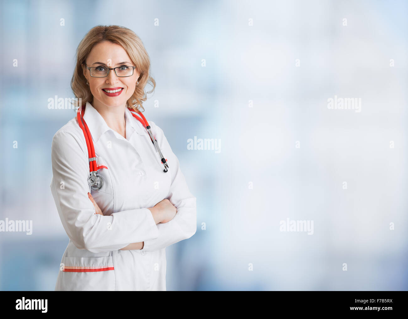 Arzt oder Arzt Frau über abstrakte medizinischen Hintergrund Stockfoto