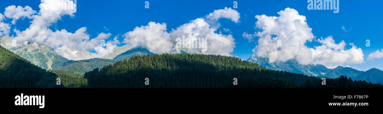 Panoramablick auf friedliche Himalaya-Gipfel. Ultra-high-resolution Stockfoto