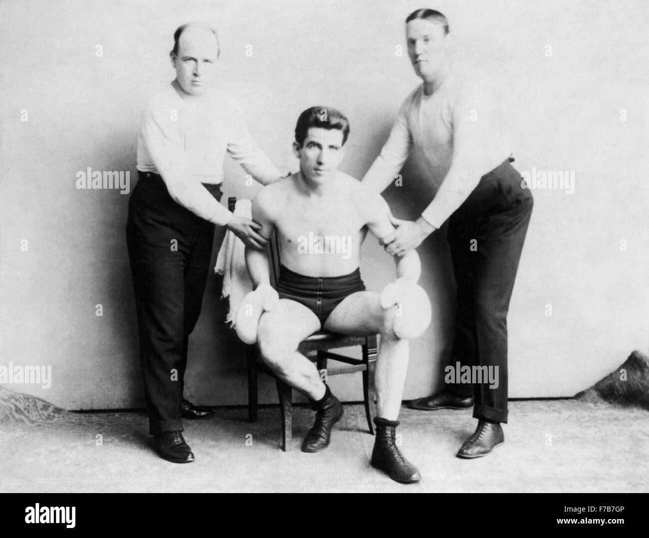 Vintage Foto von US-amerikanischer Boxer James J Corbett (1866-1933) - Weltmeister im Schwergewicht von 1892 bis 1897. Corbett, den Spitznamen "Gentleman Jim", 'Pompadour Jim' und 'Schön Jim', wird manchmal auch als "Vater des modernen Boxens" wegen der wissenschaftlichen Techniken, die er in den Ring gebracht. Stockfoto