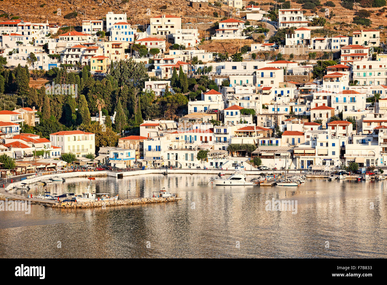 Das malerische Dorf Batsi in Andros, Griechenland Stockfotografie Alamy