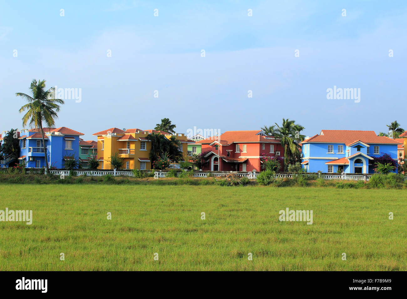 Bunte Villen zu vermieten in Benaulim Goa Indien Stockfoto