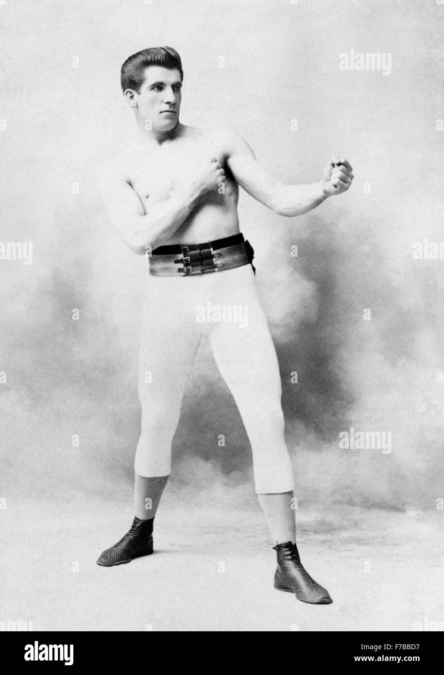 Vintage Porträtfoto des amerikanischen Boxer James J Corbett (1866-1933) - Weltmeister im Schwergewicht von 1892 bis 1897. Corbett, den Spitznamen "Gentleman Jim", 'Pompadour Jim' und 'Schön Jim', wird manchmal auch als "Vater des modernen Boxens" wegen der wissenschaftlichen Techniken, die er in den Ring gebracht. Stockfoto