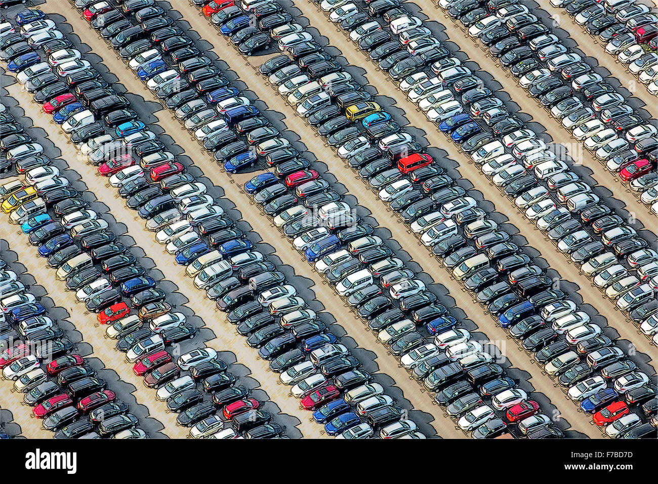 Auto-Importeur, Autohandel, großer Parkplatz, Autoverkauf, Neuwagen, Auto  Lager, Zülpich, Autoimport EU Wagen Reimport Auto Händler Auto  Stockfotografie - Alamy