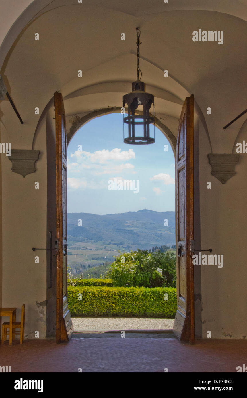 Castello Vicchiomaggio ist heute ein etabliertes Weingut, sowie Unterkunft und ein Restaurant mit Blick auf die Chianti-Tal. Stockfoto