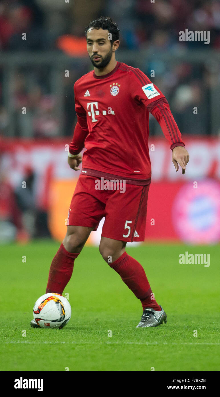 München, Deutschland. 28. November 2015. Münchens Medhi Benatia in