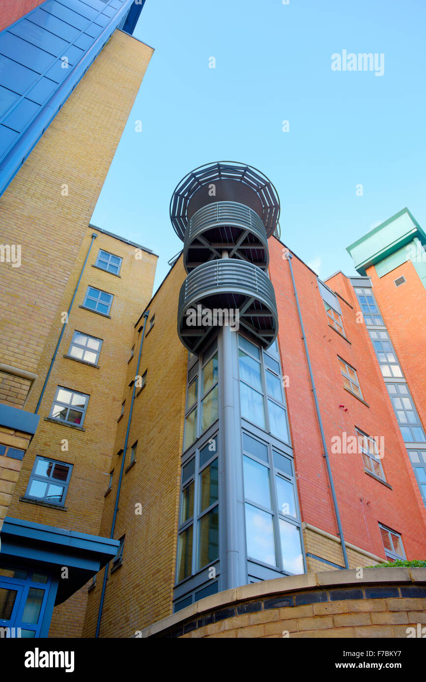 Neue Balkone der alten Lagerhalle umgewandelt in Wohnungen, Redcliff Rücken, zentrale Bristol, UK Stockfoto