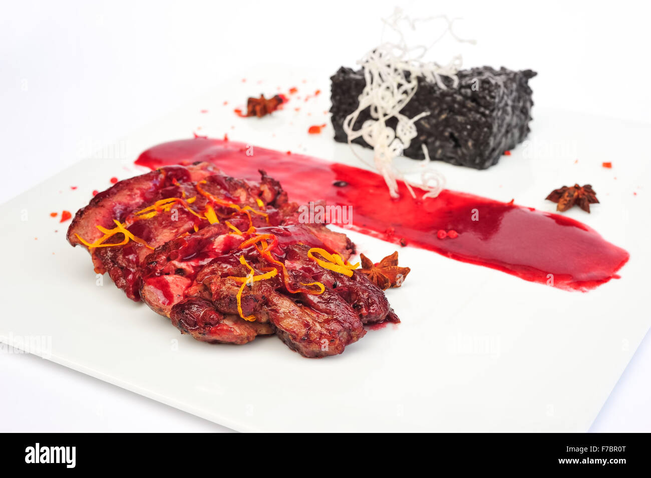 Ribeye Steak auf weißen Teller Stockfoto