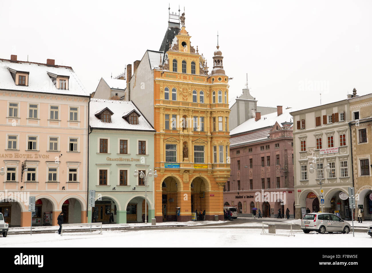 Hauptplatz der Stadt unter dem Schnee in die alte Stadt Ceske Budejovice Stockfoto