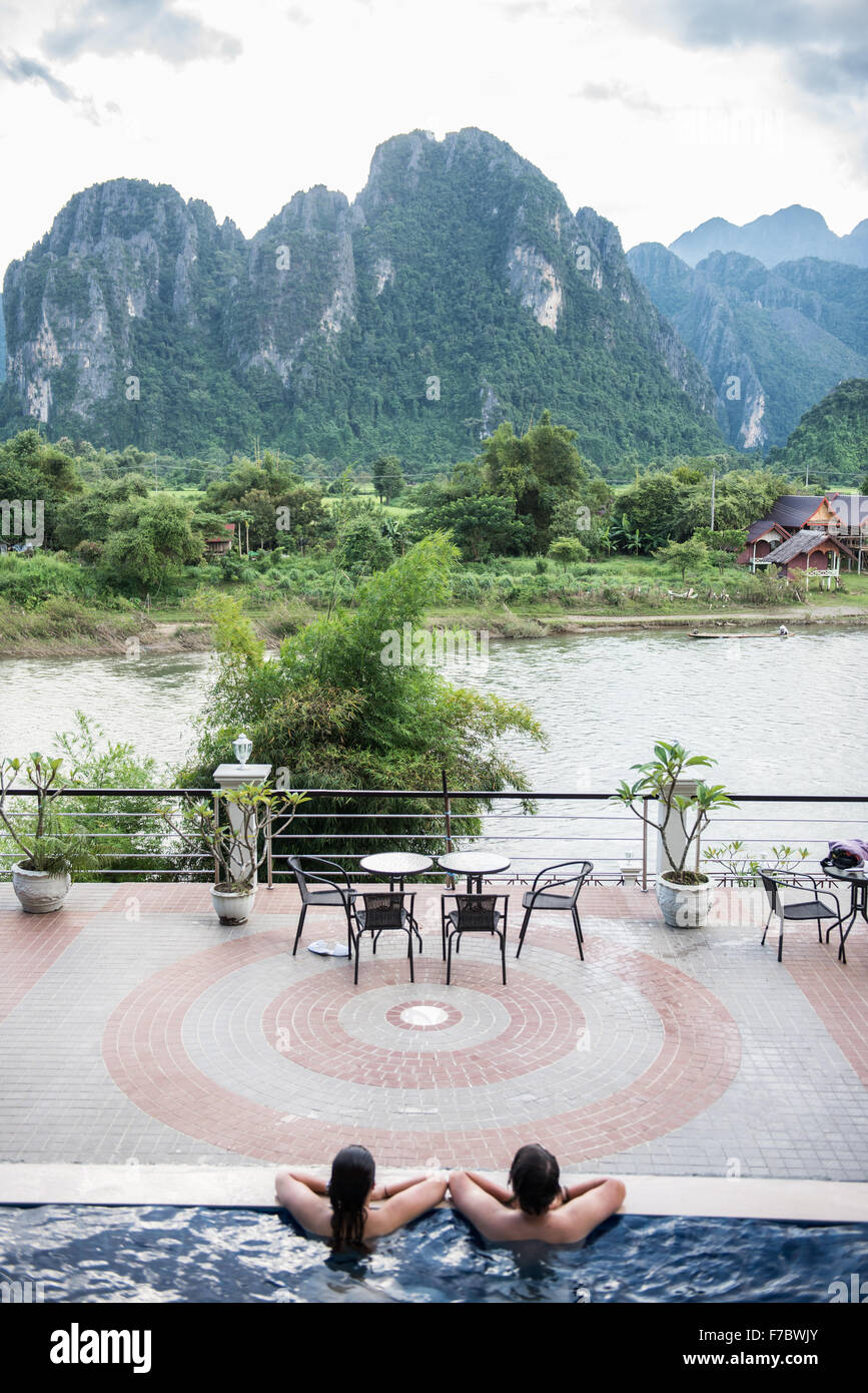 Sonniger Tag in Vang Vieng Stockfoto