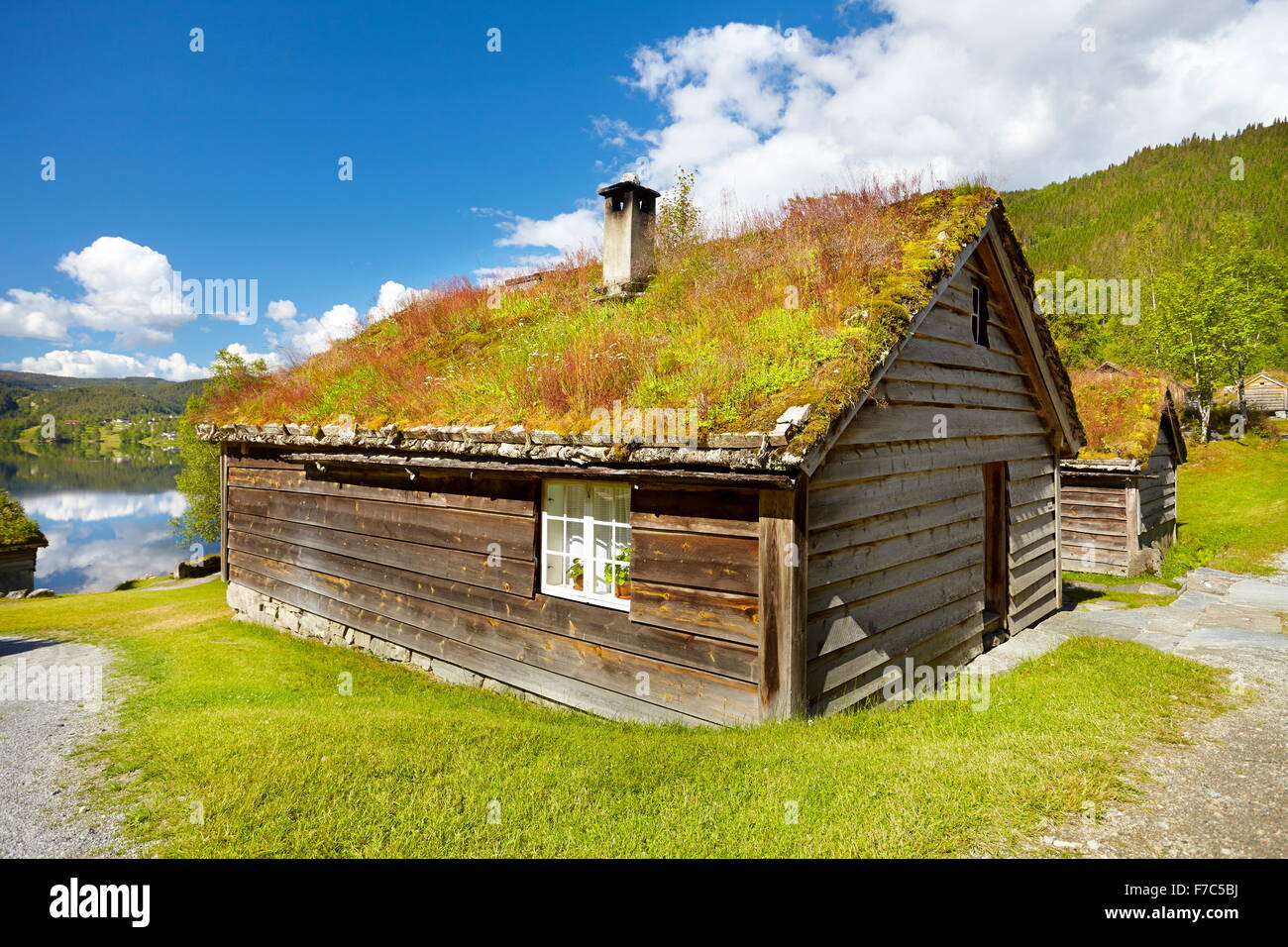 Altes Haus mit Grass Dach, Norwegen Stockfoto