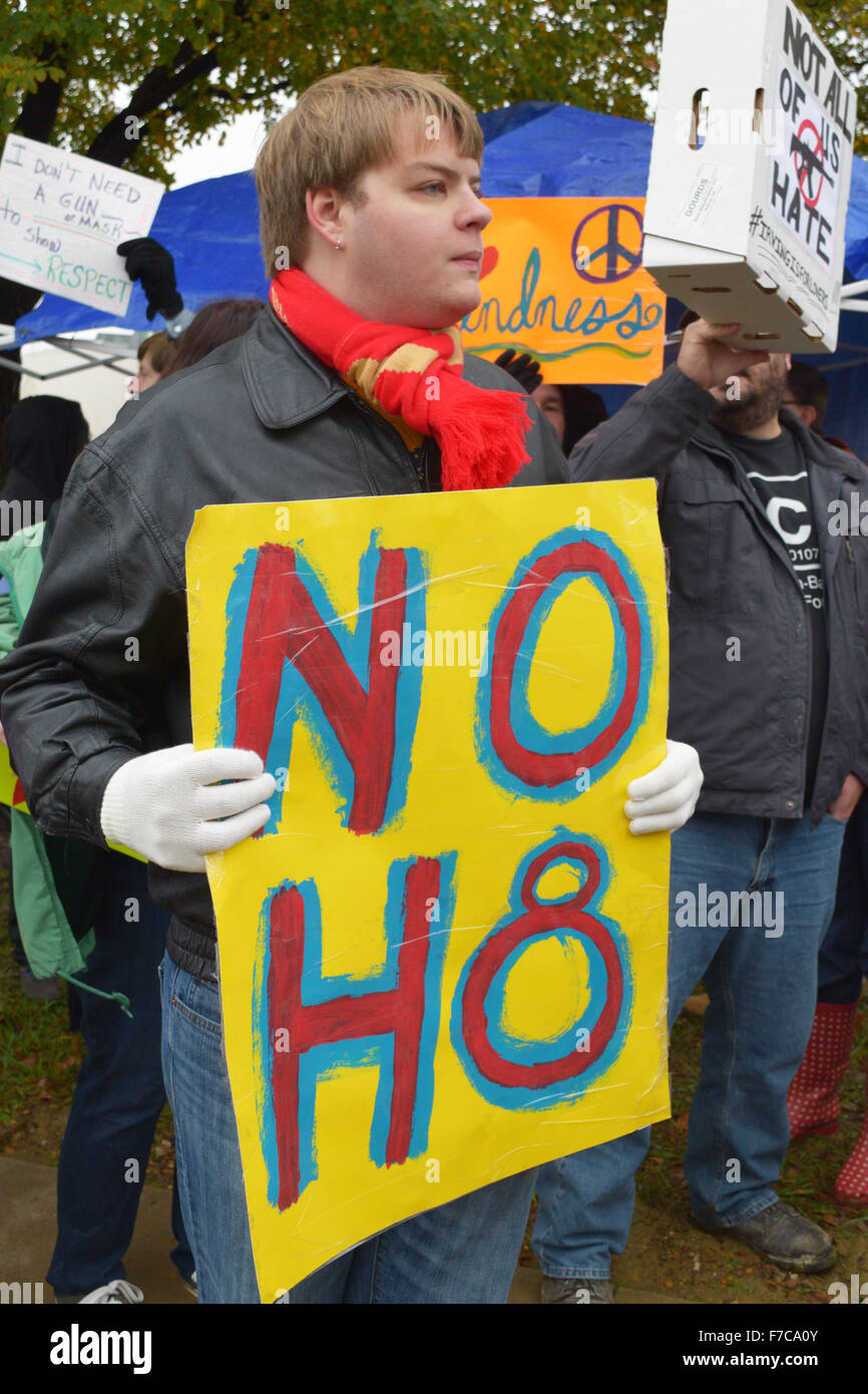 Irving, Texas, USA. 28. November 2015. Protest Zeichen außerhalb einer Moschee in Irving, Texas zeigt eine Meldung mit einer Text-Abkürzung für "kein Hass." Bildnachweis: Brian Humek/Alamy Live-Nachrichten Stockfoto