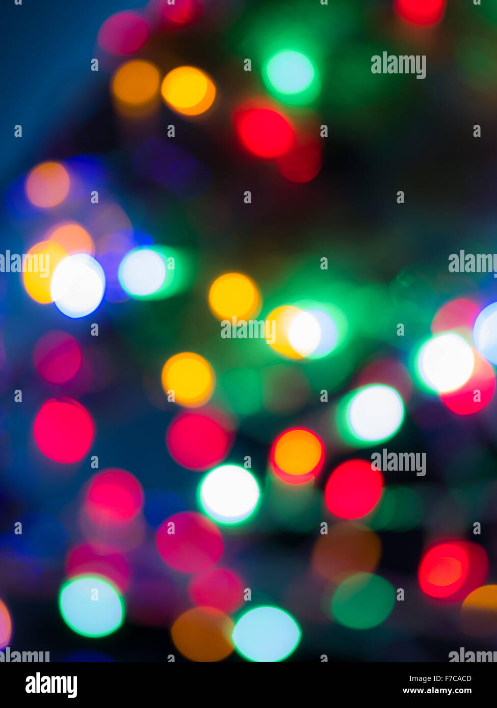 Regenbogen-Bokeh-Weihnachtsbeleuchtung Stockfoto