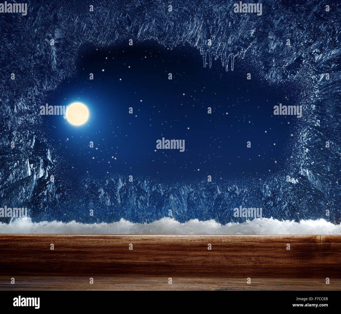 Winter-Fenster mit Milchglas im Inneren. Externe Sterne und den Mond. Stockfoto