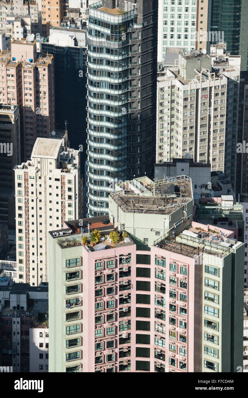 Hong Kong, 20. Februar 2014 Hong Kong Ansicht des Viertels Mid-Level auf Hong Kong Island. Die Dächern der Wolkenkratzer sind Stockfoto