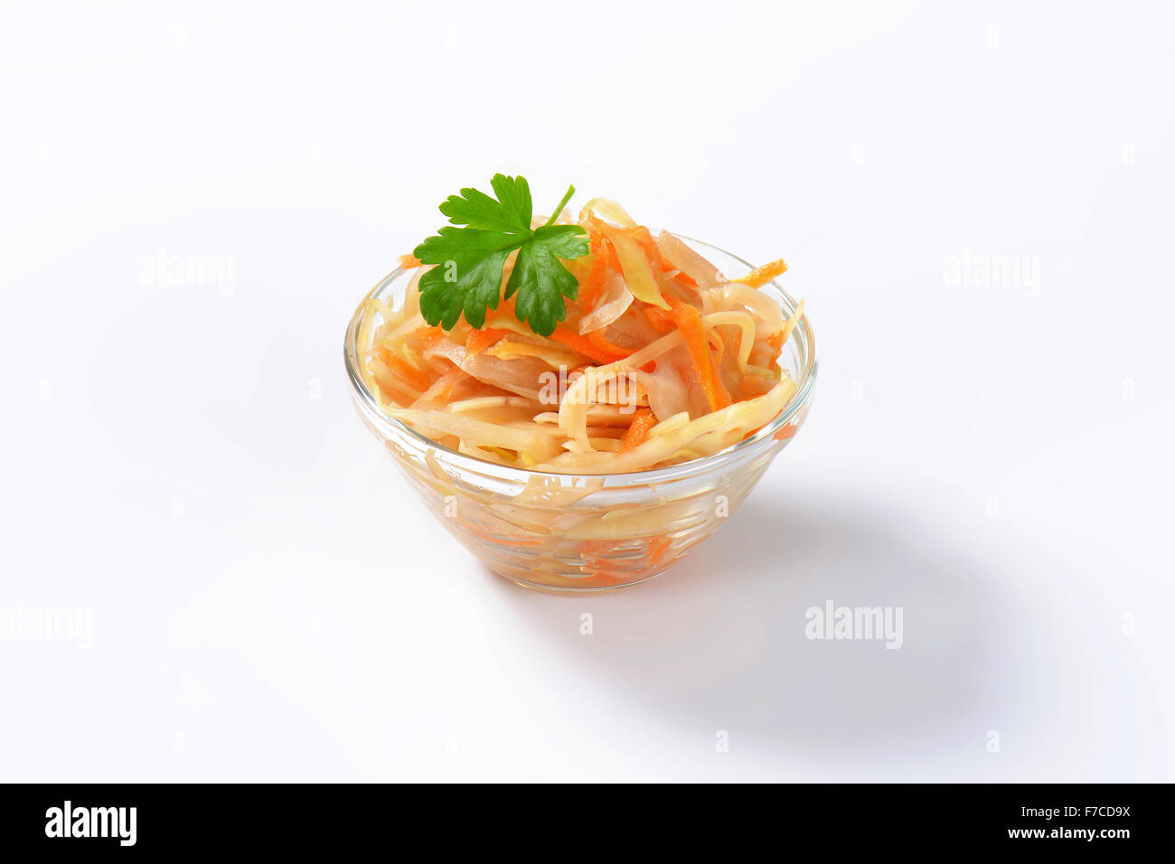 Weißkohl-Salat in Essig-Salzwasser Stockfoto