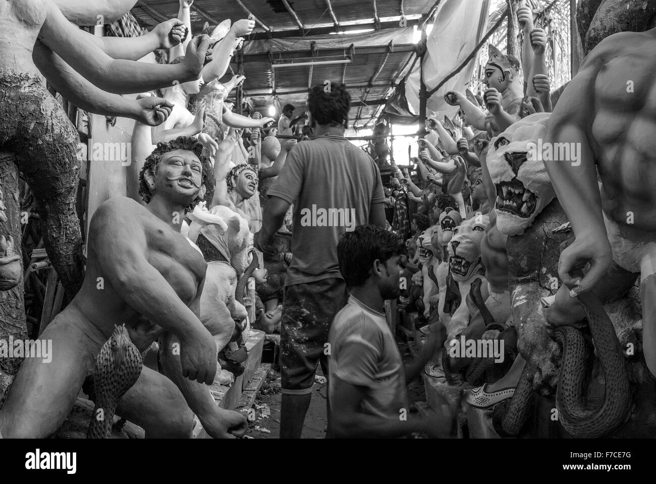Indischen Götzen Skulptur Vorbereitung für das traditionelle fest von Durga, Indien. Stockfoto