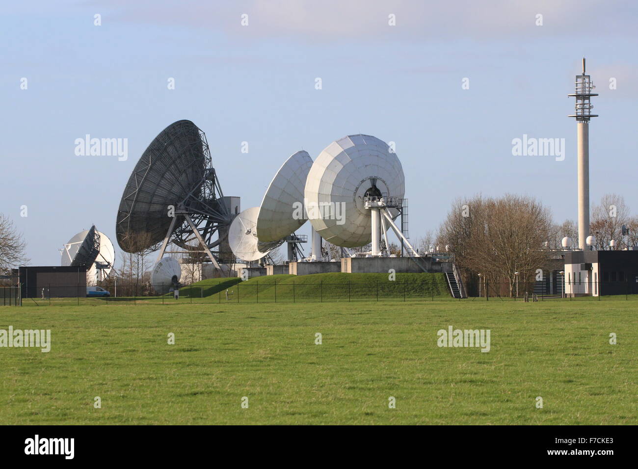 Gerichte auf Satellite Boden Station 12, Abhörstation für Sat-Verkehr. Gemeinsame Sigint Cyber Unit JSCU, Lebenswerk, Holland Stockfoto