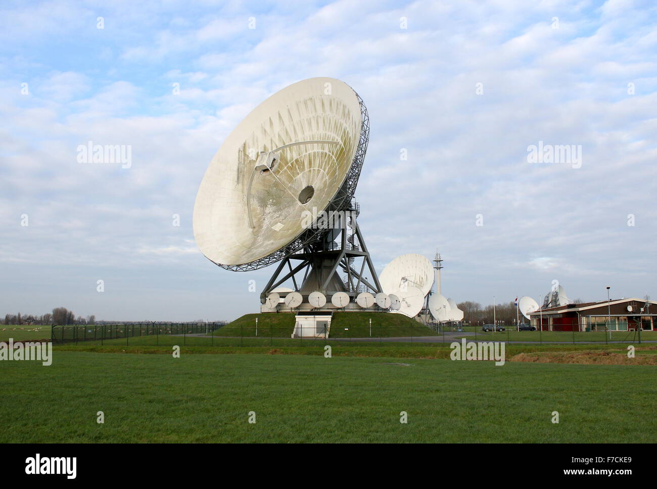 Satelliten-Bodenstation (The Big Ear), Abhören von Satelliten-Verkehr. NSO Bodenstation, Niederländisch signalisiert Intelligenz, Lebenswerk Stockfoto