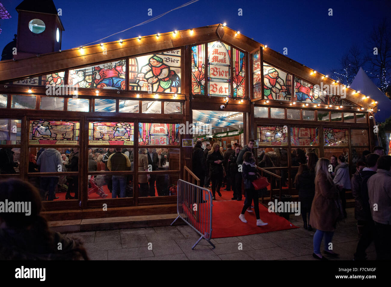 Belfast, UK 20. November 2015. Weihnachtsmarkt, Bier-Stall, Stockfoto