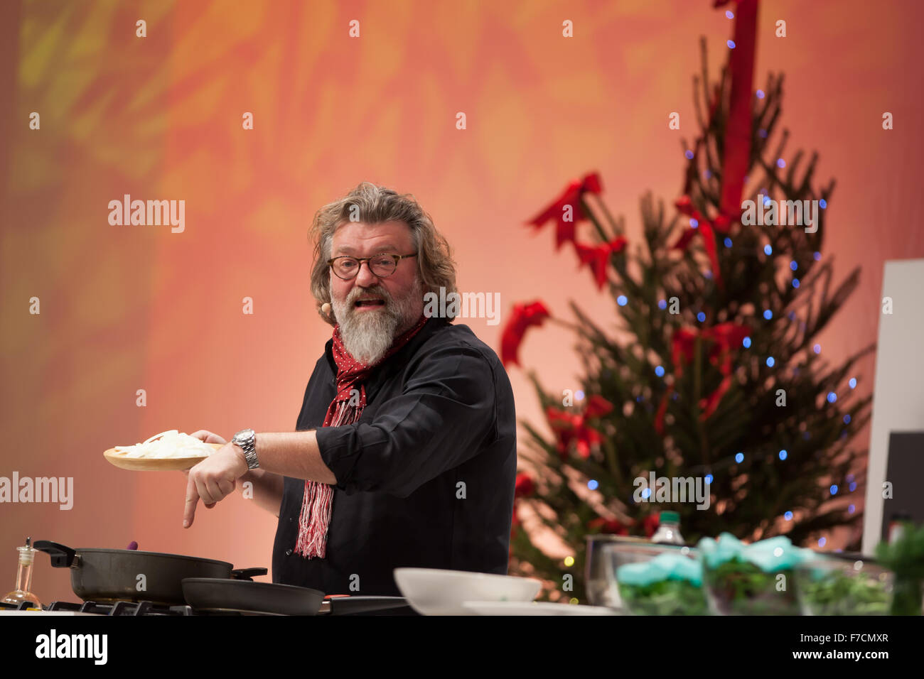 Birmingham, Vereinigtes Königreich. 29. November 2015. Behaarte Biker auf der Supertheatre Bühne kochen einen Sturm auf das gute Essen zeigen Winter im NEC in Birmingham. Bildnachweis: Steven Reh/Alamy Live News Stockfoto