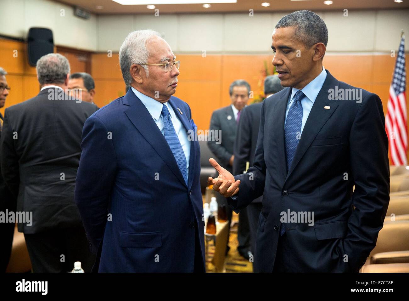 US-Präsident Barack Obama und malaysische Premierminister Najib Razak sprechen nach einem bilateralen Treffen 21. November 2015 in Kuala Lumpur, Malaysia. Stockfoto