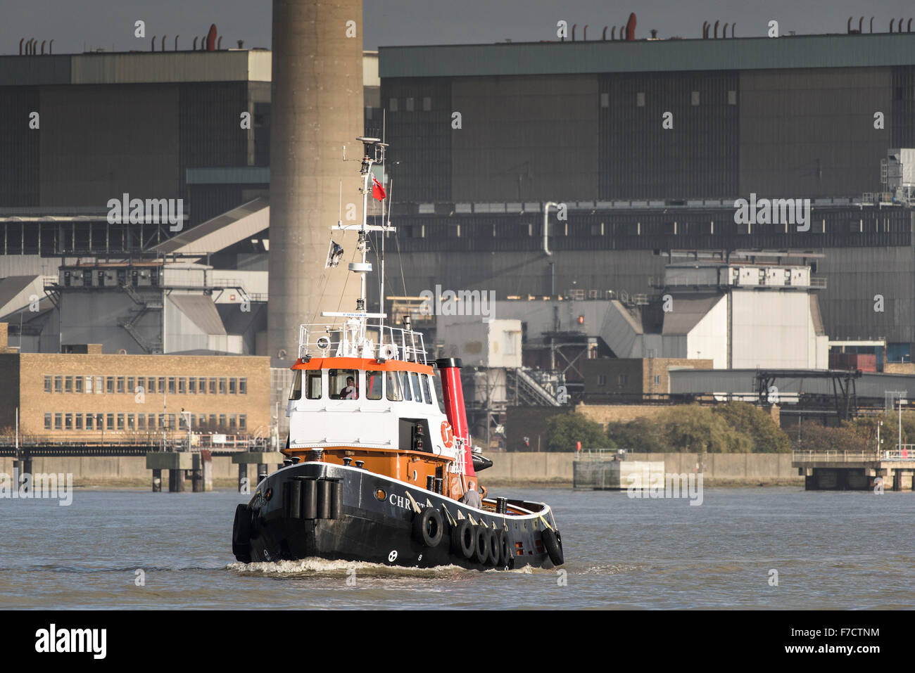 Der Schlepper Christine Dampf über die Themse. Stockfoto