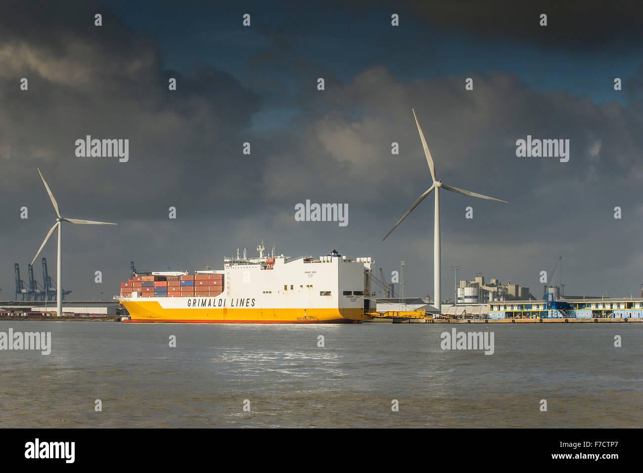 Das Containerschiff festgemacht Grande Kongo am Hafen von Tilbury an der Themse. Stockfoto