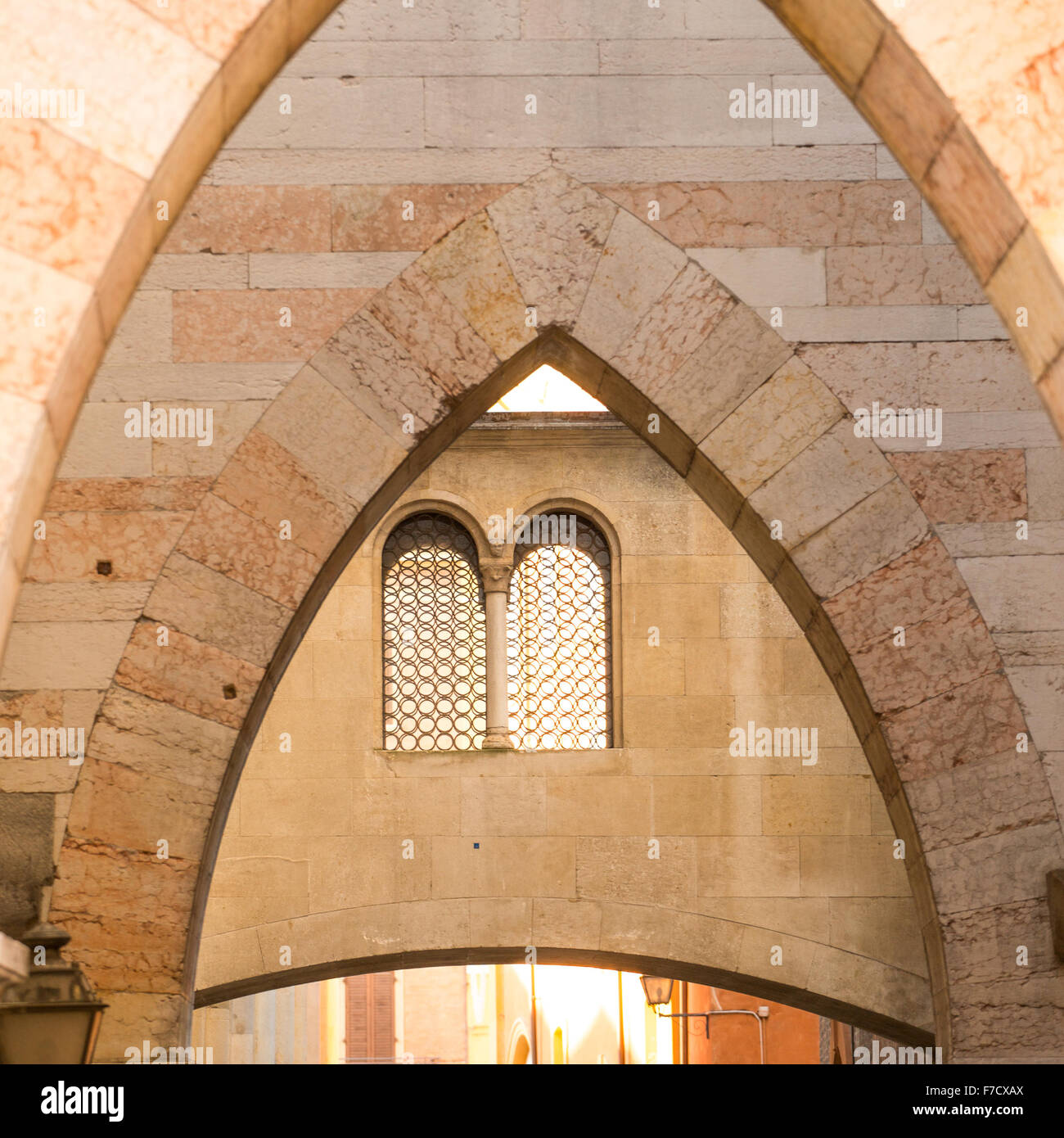 Modena, Emilia Romagna, Italien. Piazza Grande und Dom bei Sonnenuntergang, Details. Stockfoto