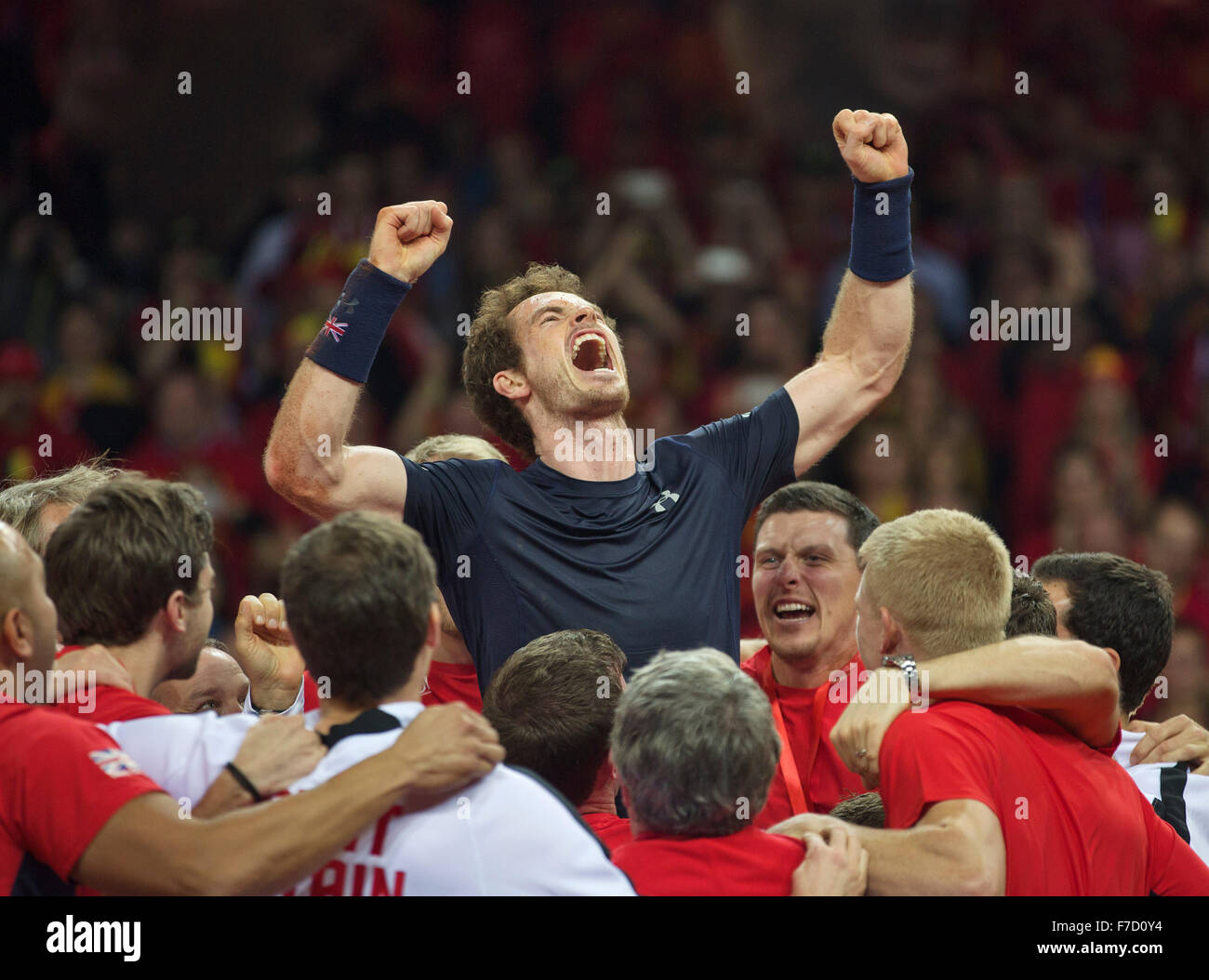 Gent, Belgien, 29. November 2015, Davis Cup-Finale, Belgien-Großbritannien, Tag drei, Andy Murray (GBR) es Feier schreit während er ist wird von seinen Teammitgliedern hochgehoben, Großbritannien gewinnt die Davis Cup Trophy 2015. Foto: Tennisimages/Henk Koster Stockfoto