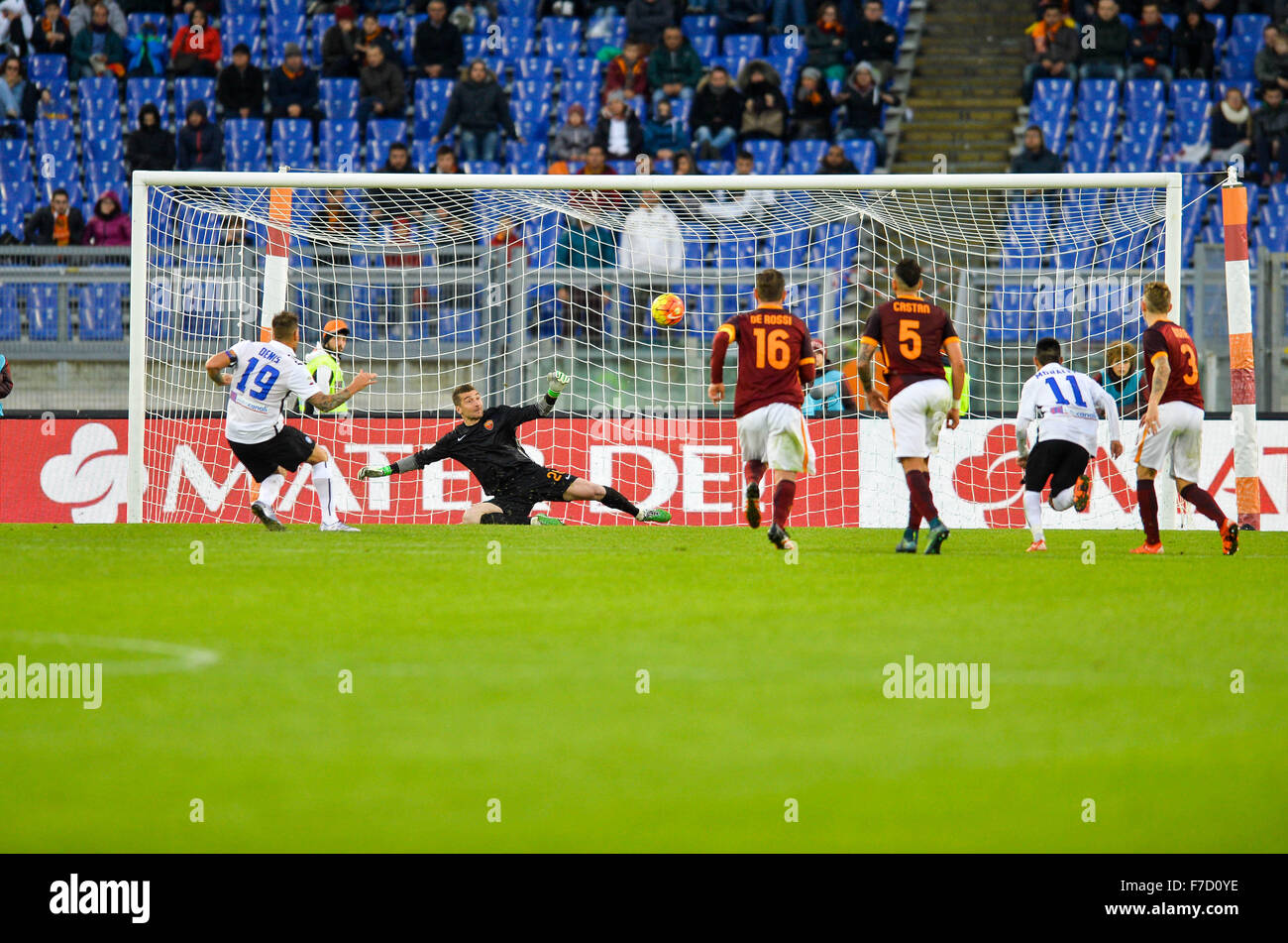 Rom, Italien. 29. November 2015. Deutschen Denis Tritte Ziel 0-2 die während der italienischen Serie ein Fußballspiel A.S. Roma Vs AC Atalanta im Olympiastadion in Rom, am 29. November 2015. Bildnachweis: Silvia Lore "/ Alamy Live News Stockfoto