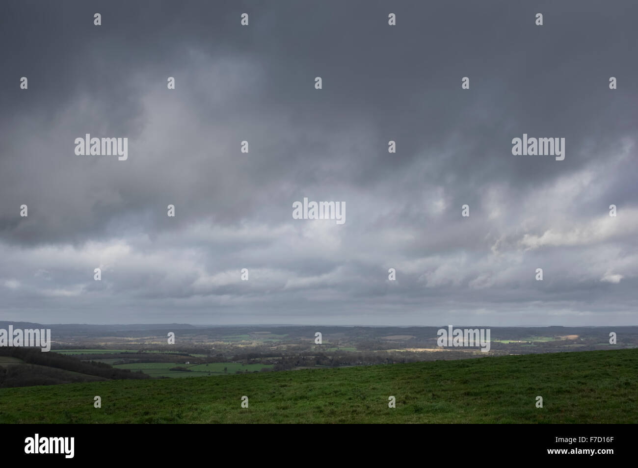 Stürmische ländliche Ansicht in West Sussex England Stockfoto