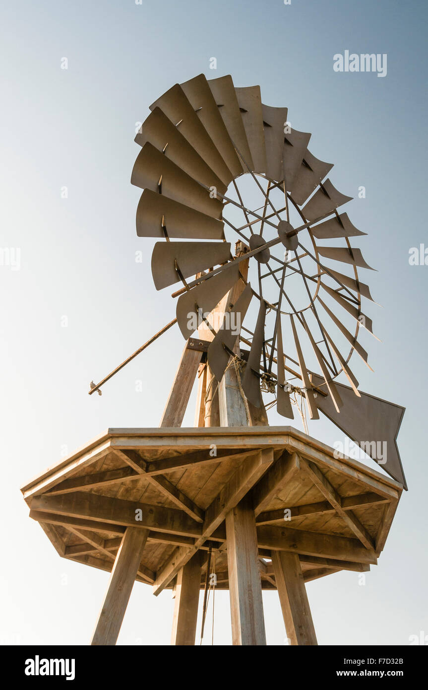 Spanische Windmühle Turbine auf einem abgelegenen Bauernhof Stockfoto