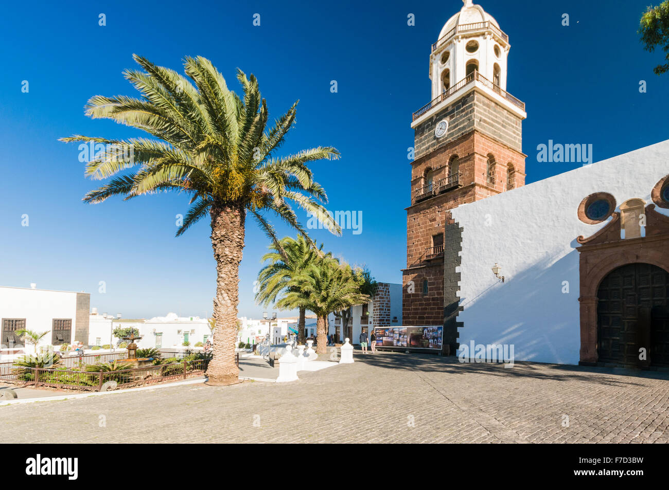 Glockenturm der Kirche in der Stadt von Teguise Lanzarote Stockfoto