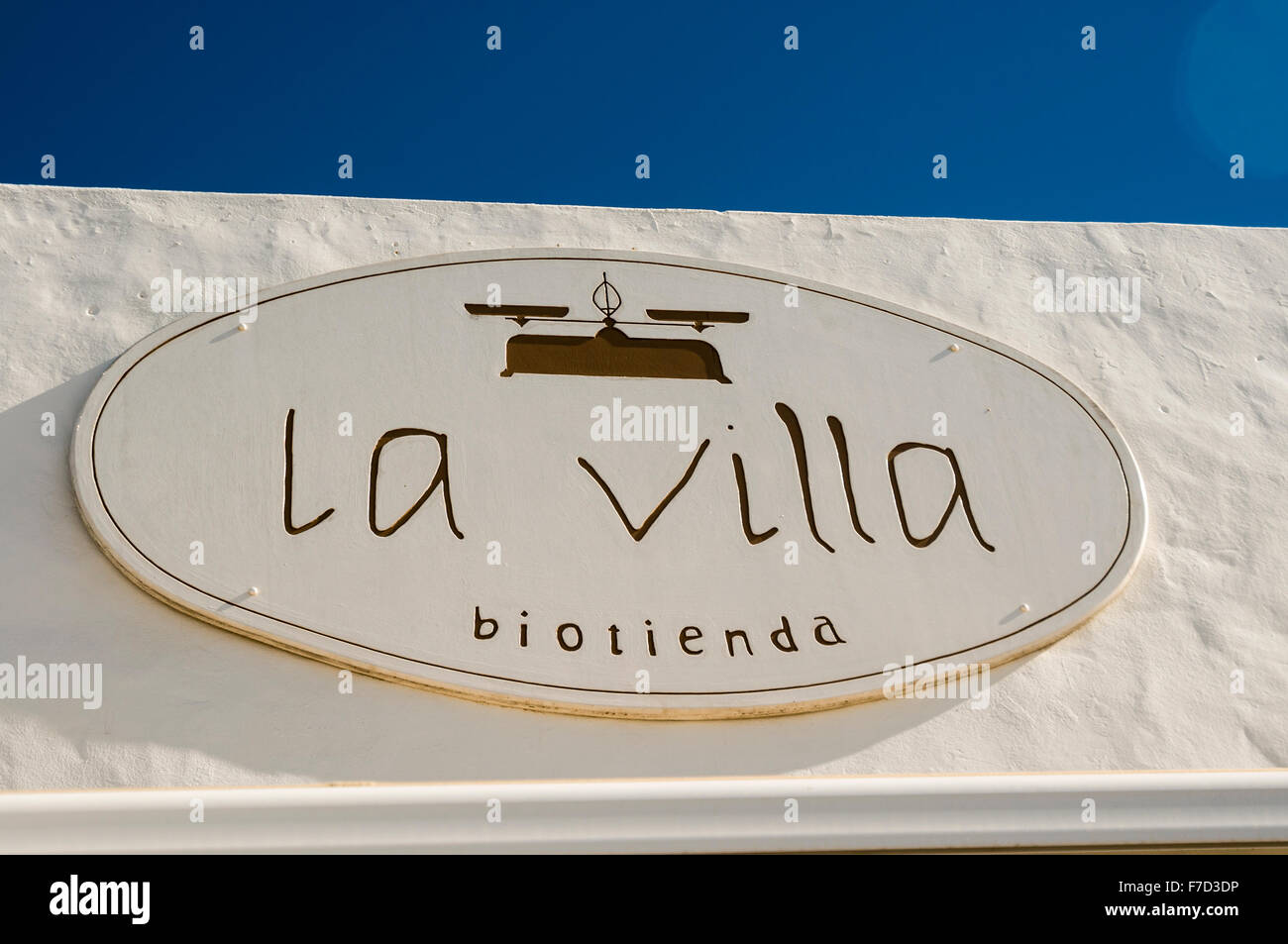 Schild mit der Aufschrift "la Villa Biotienda' in einem organischen spanischen restaurant Stockfoto