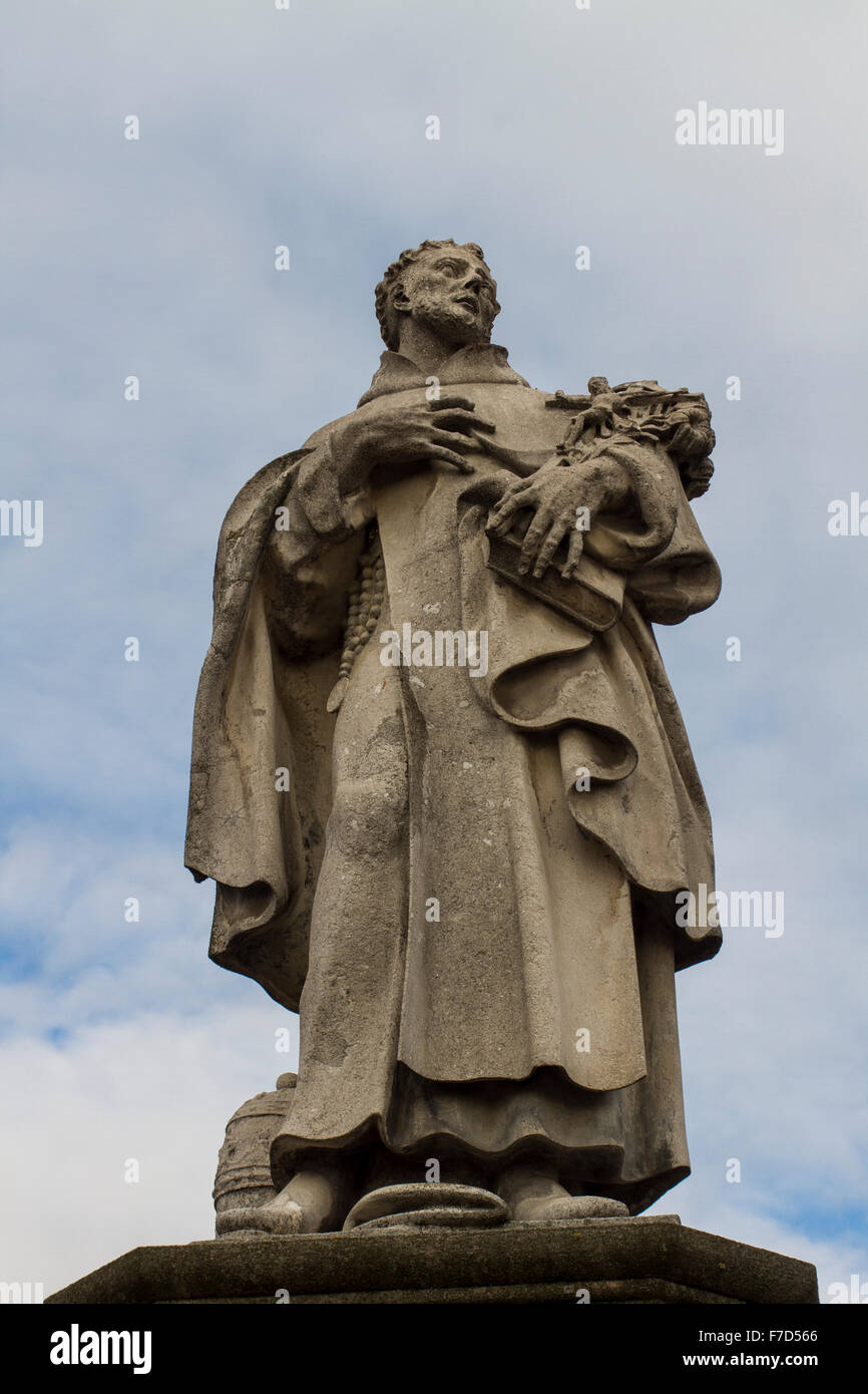 Saint Philip Benizi de Damiani-Statue auf der Karlsbrücke in Prag Stockfoto