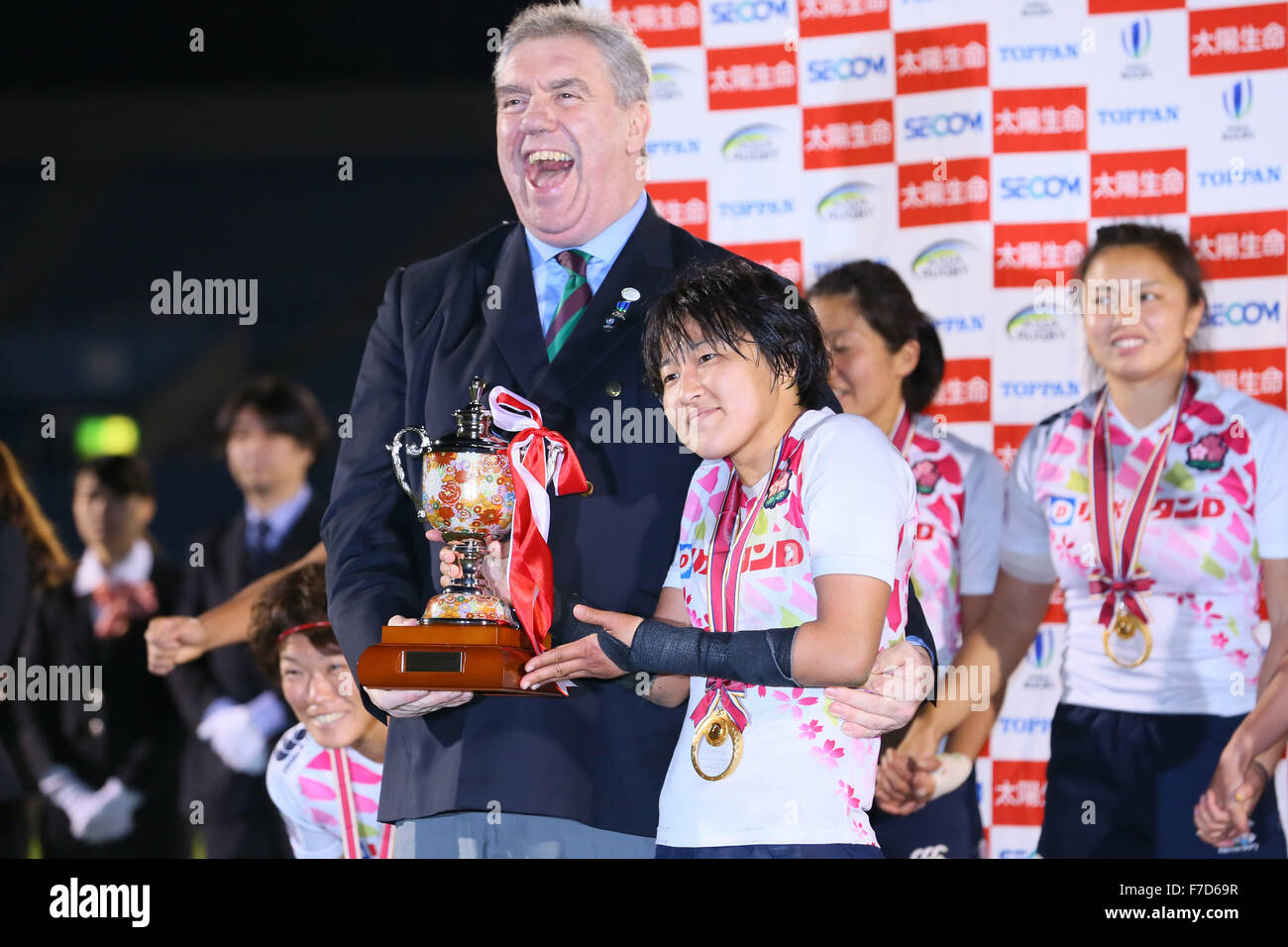 Prinz Chichibu Memorial Stadium, Tokio, Japan. 29. November 2015. Chiharu Nakamura (JPN), 29. November 2015 - Rugby: Asien Rugby Sevens Qualifizierer für die 2016 Rio Olympics Preisverleihung Prinz Chichibu Memorial Stadium, Tokio, Japan. © Yohei Osada/AFLO SPORT/Alamy Live-Nachrichten Stockfoto